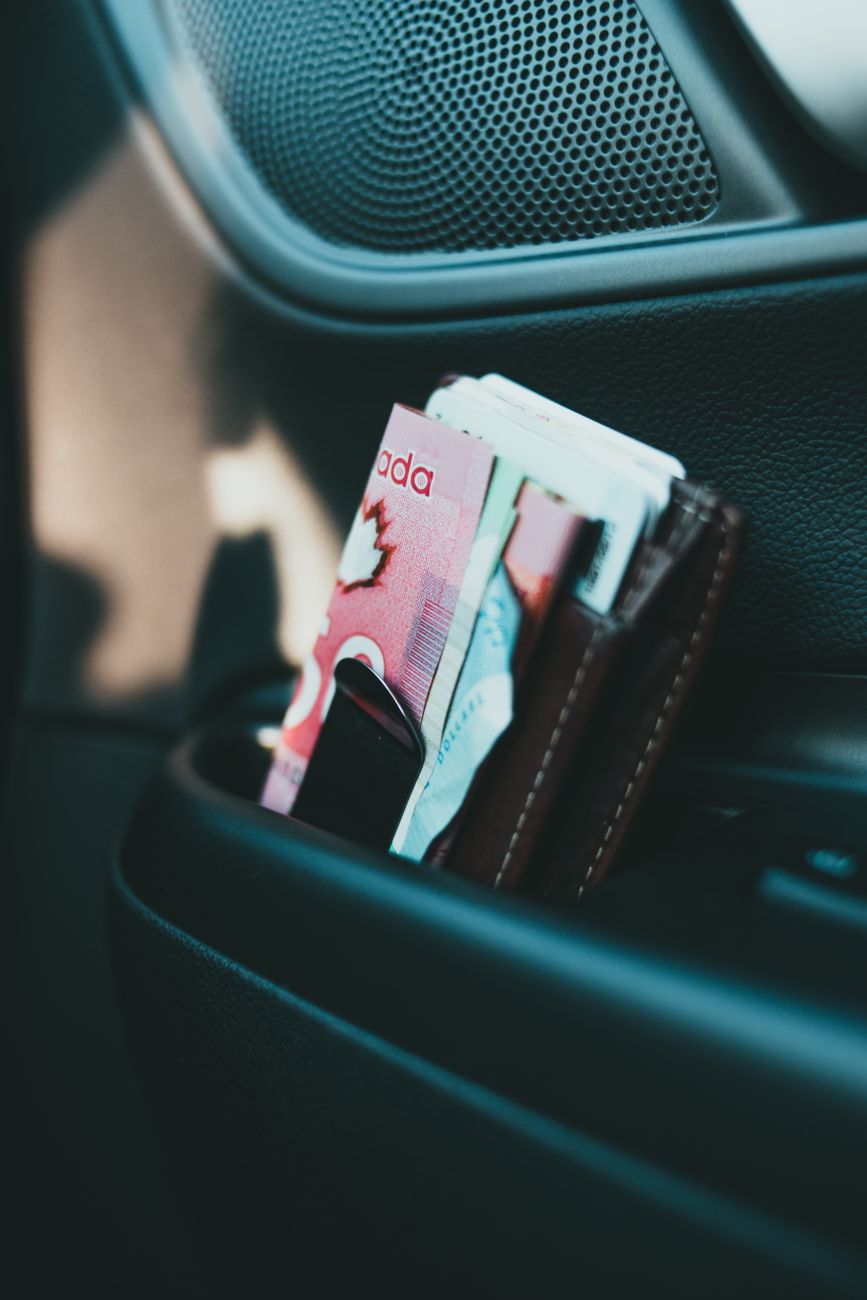 Gérer la paie et les déductions à la source : guide pratique pour nouveaux employeurs