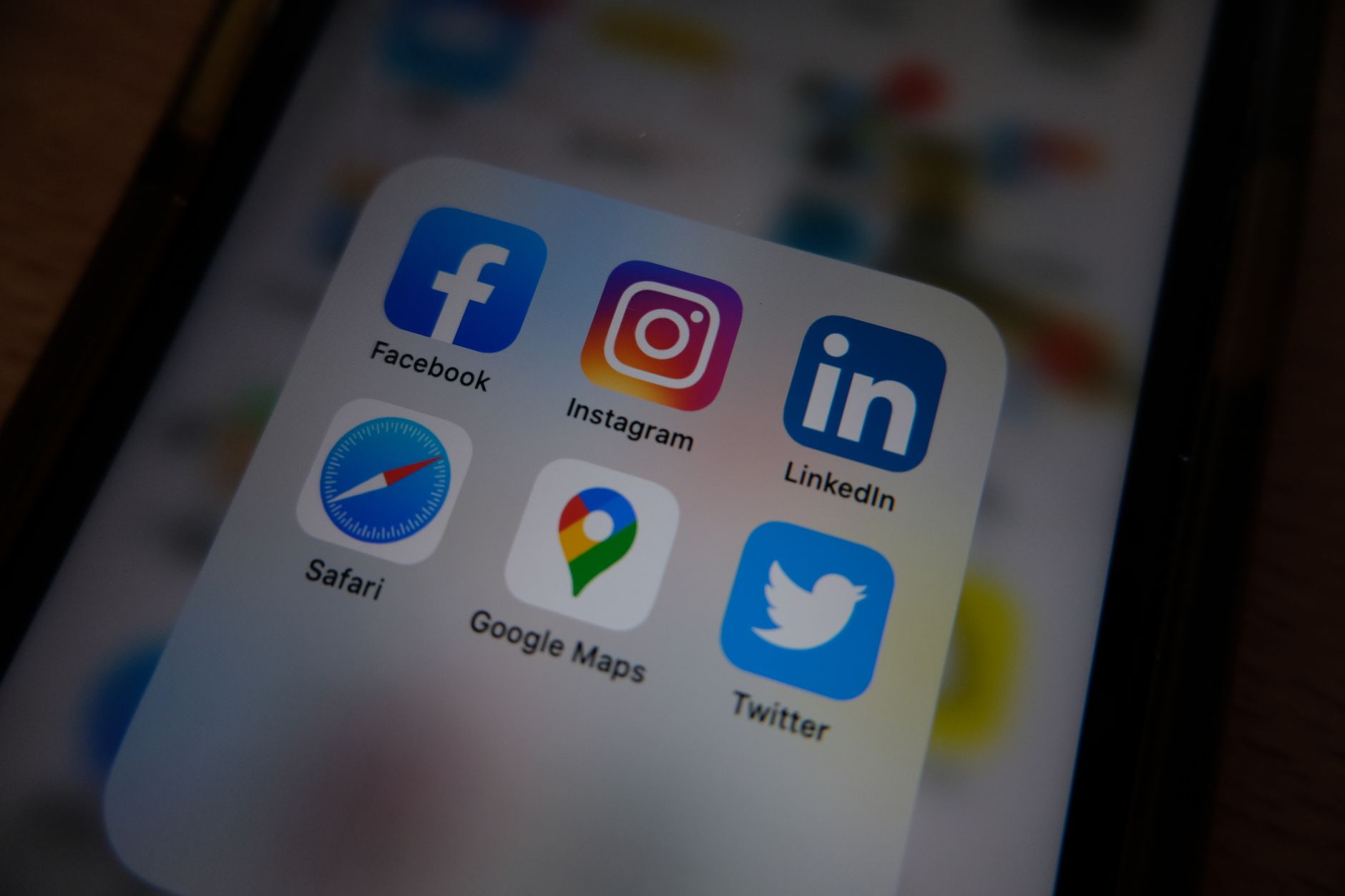 Réseaux sociaux pour entrepreneurs : par où commencer sans se disperser